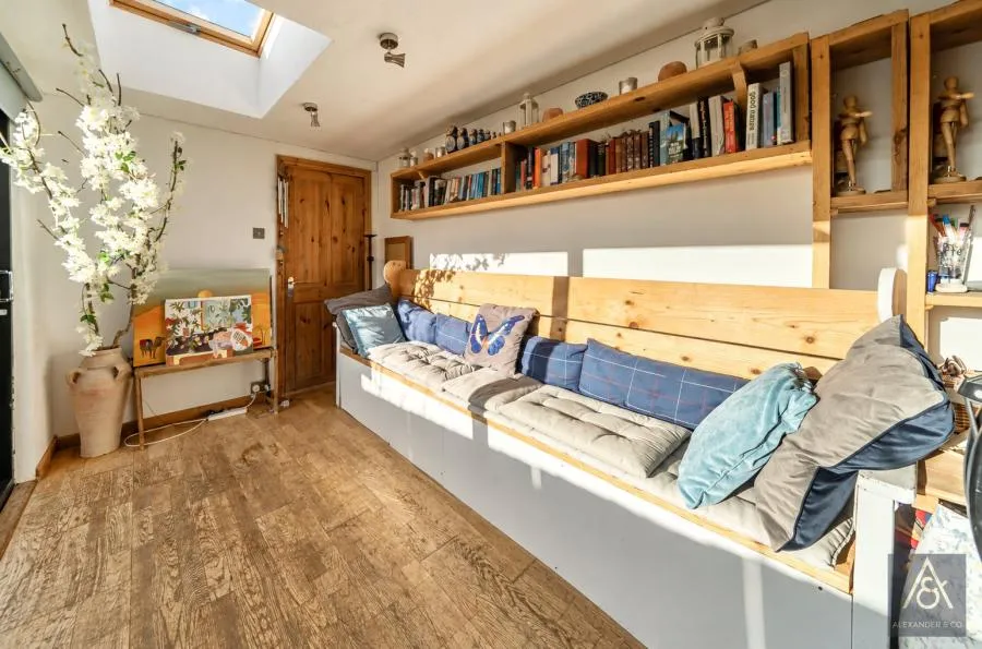 Vicarage Close, Steeple Claydon, MK18, photo 10