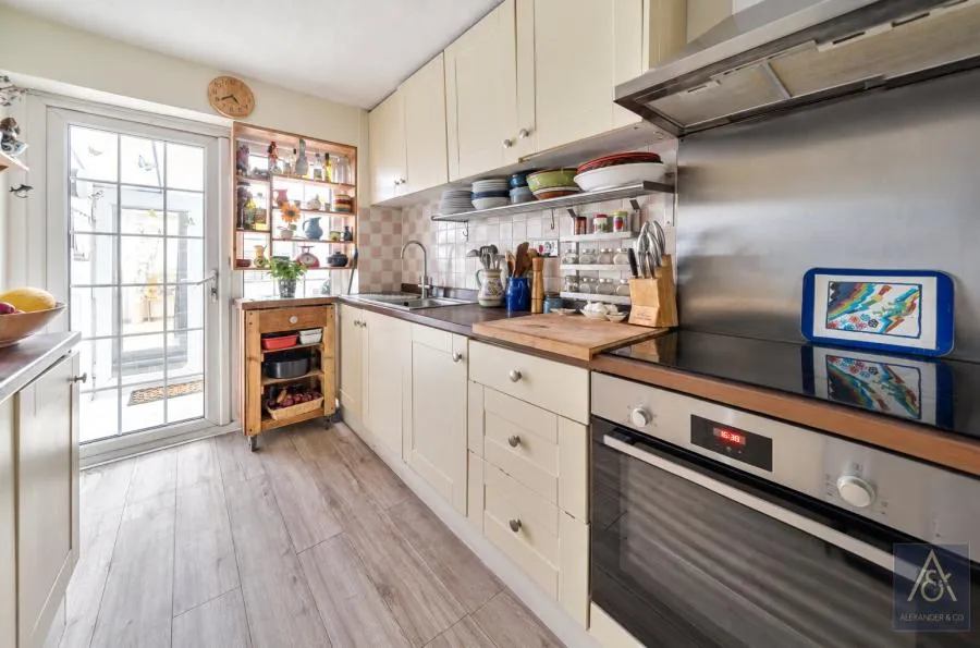 Vicarage Close, Steeple Claydon, MK18, photo 2