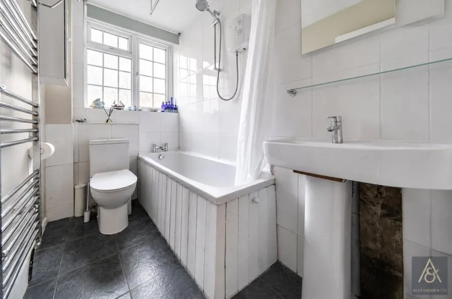 Vicarage Close, Steeple Claydon, MK18, photo 8