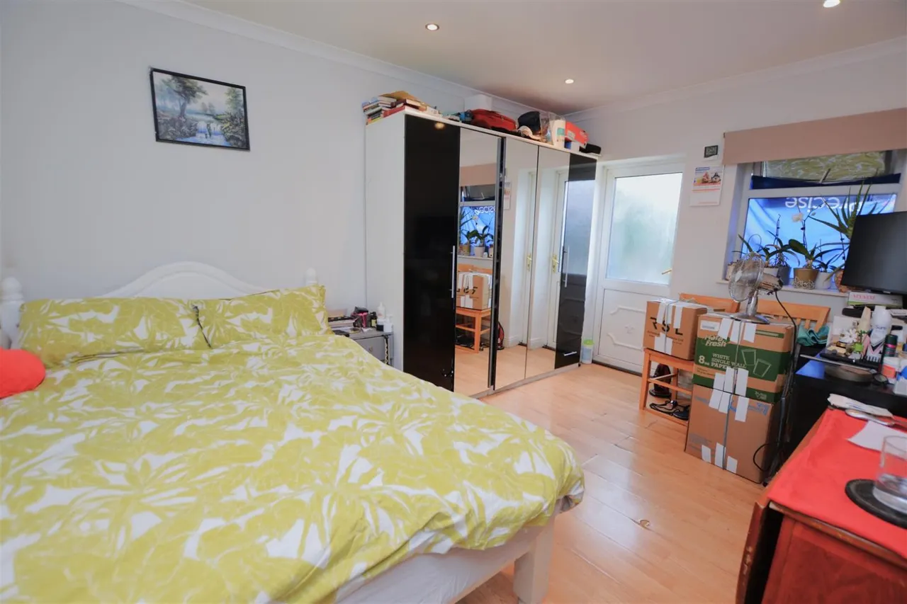 Carter Road, Colliers Wood, Tooting, SW19, photo 3
