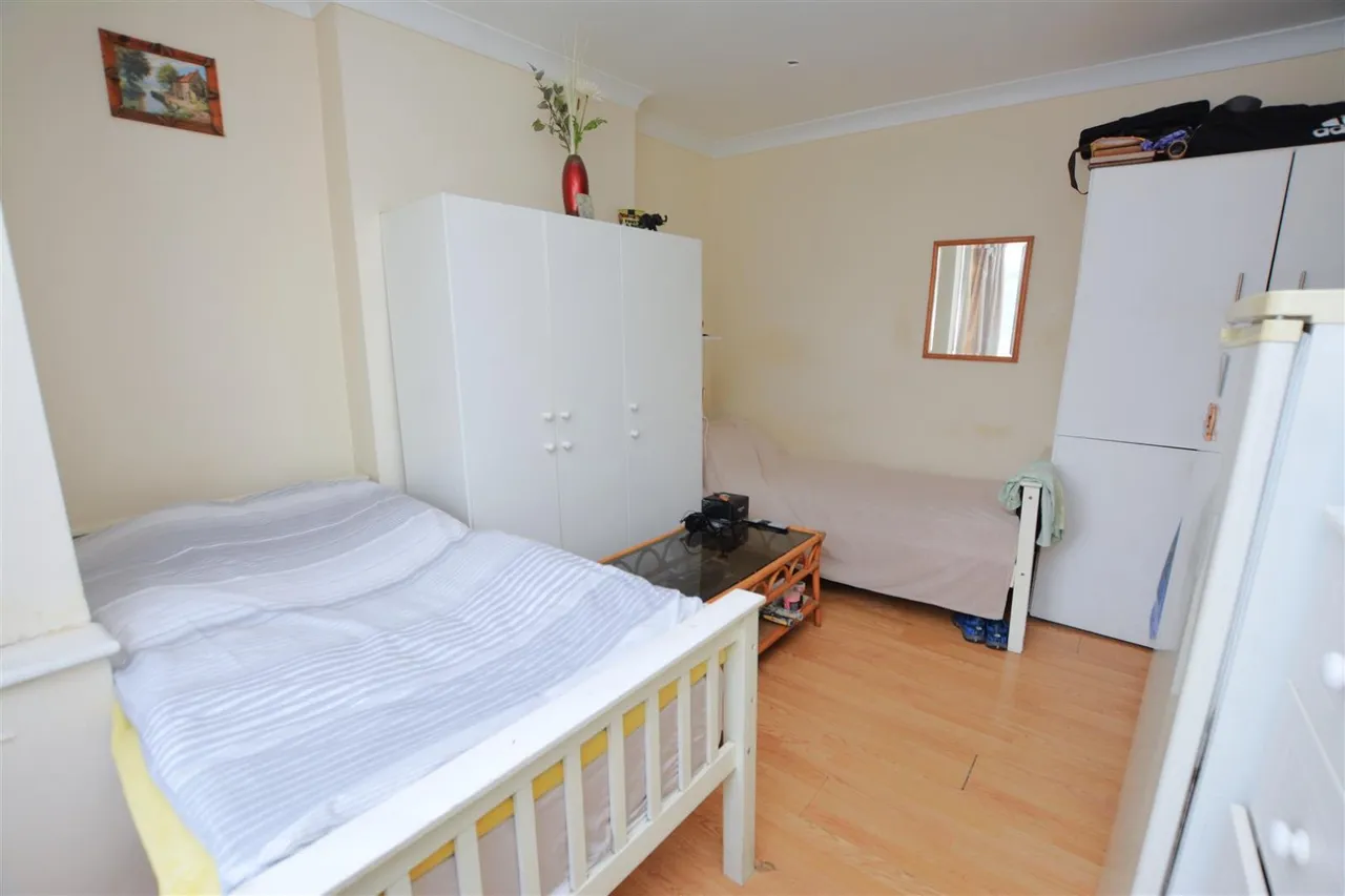 Carter Road, Colliers Wood, Tooting, SW19, photo 2
