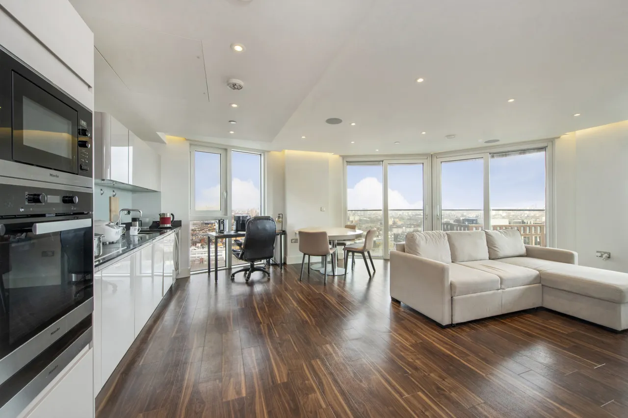 2 bed flat for sale, Alie Street, London, E1