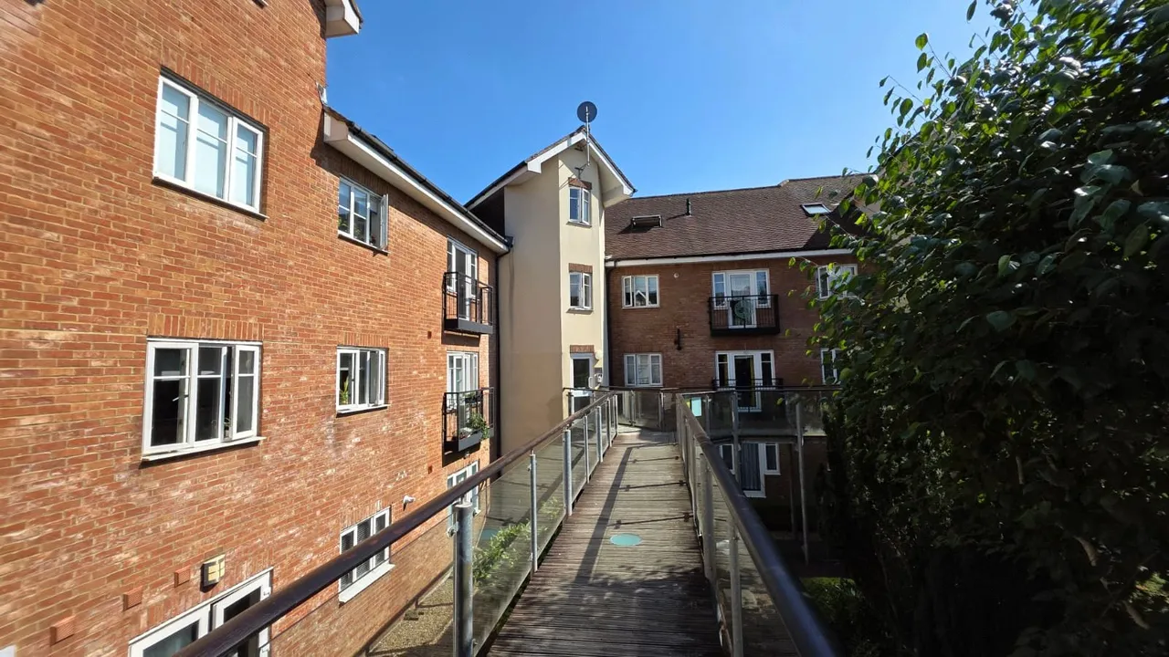 Lumley Road, Horley, RH6, photo 10