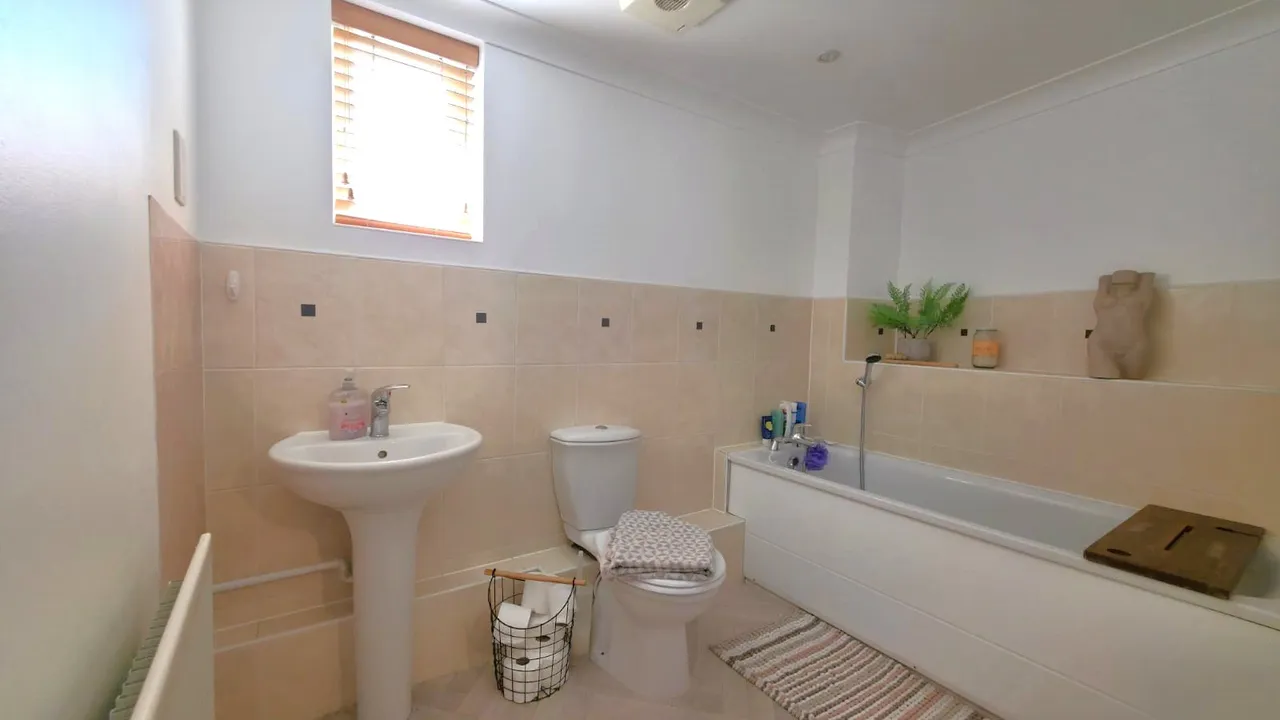 Lumley Road, Horley, RH6, photo 7