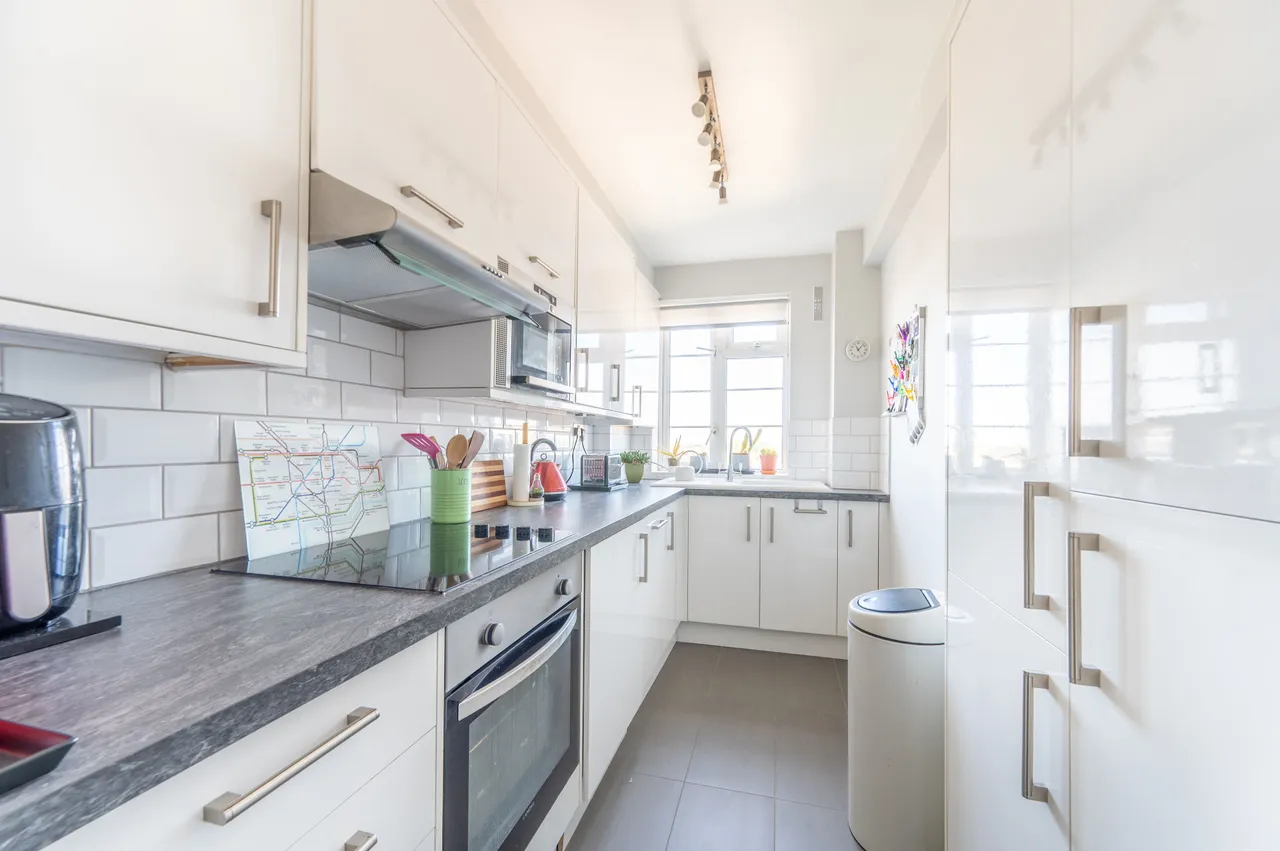 80 Ashford Court, Ashford Road, London, photo 5
