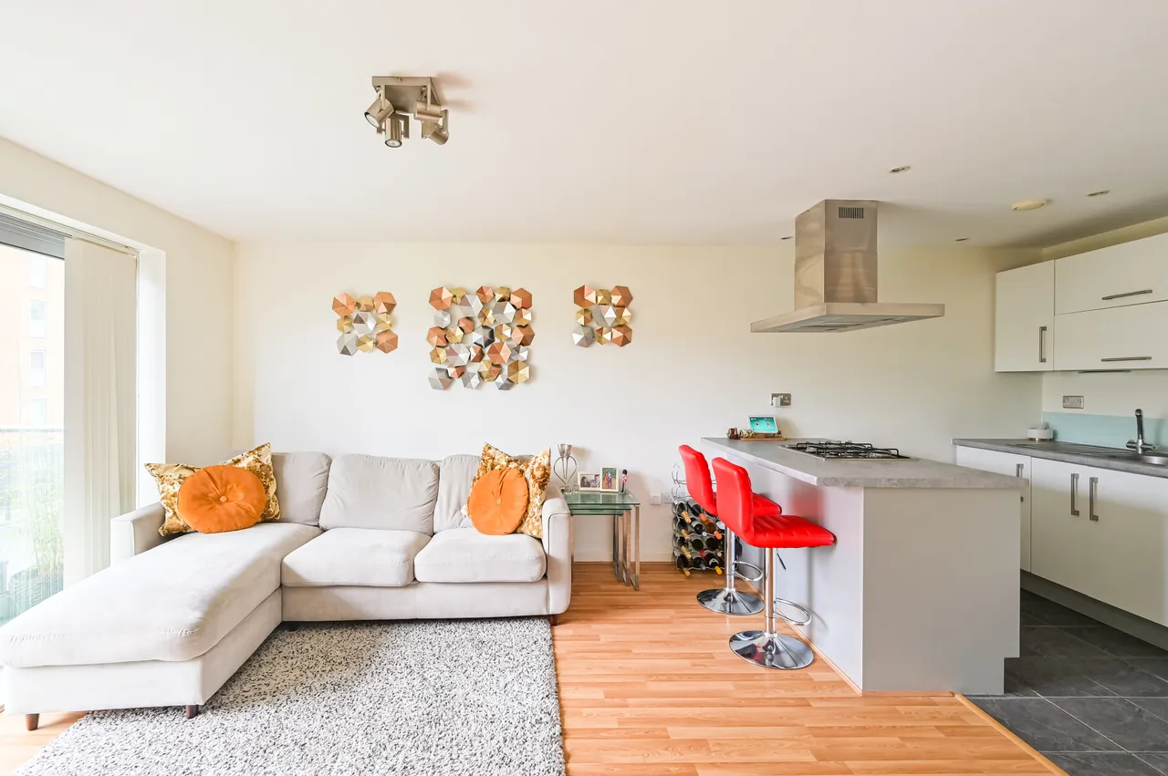 7 Clematis Apartments, Merchant Street, London, photo 4