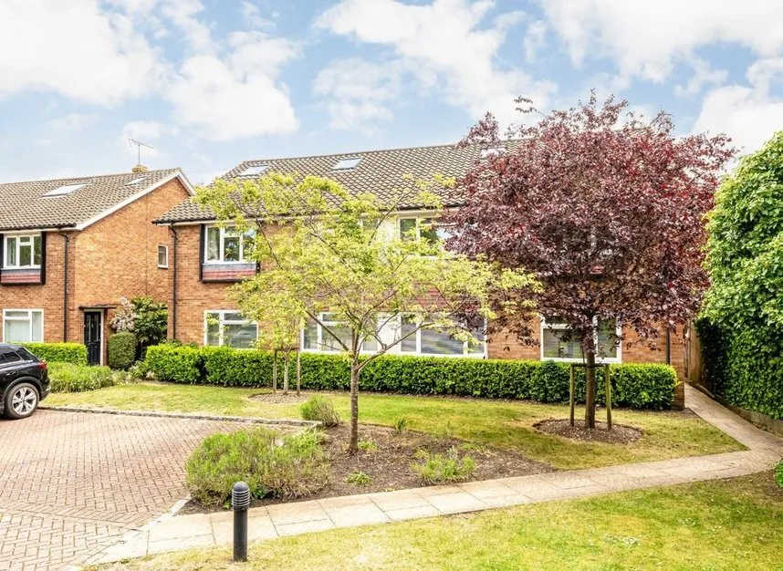 3 bed flat for sale — Percy Road, Hampton, TW12