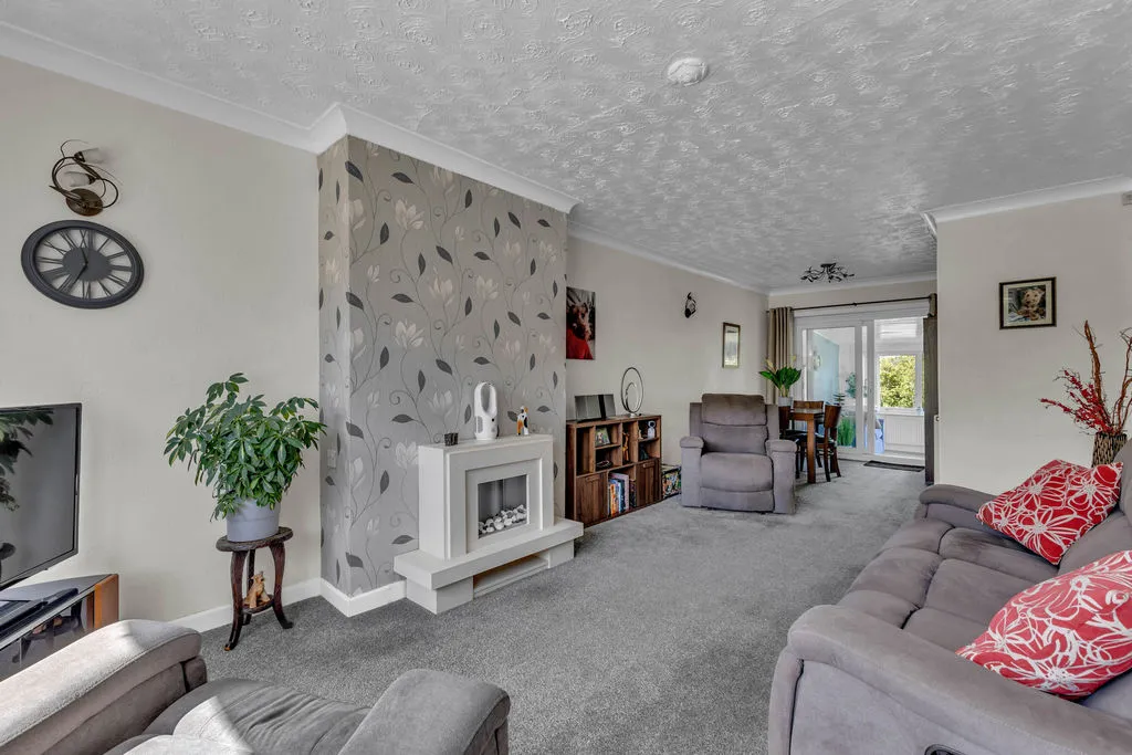 Heights Avenue, Rochdale OL12 6JH, photo 2