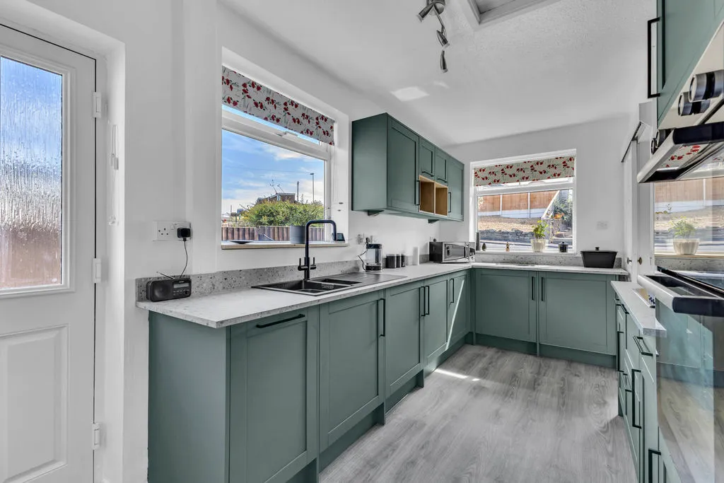 Heights Avenue, Rochdale OL12 6JH, photo 5