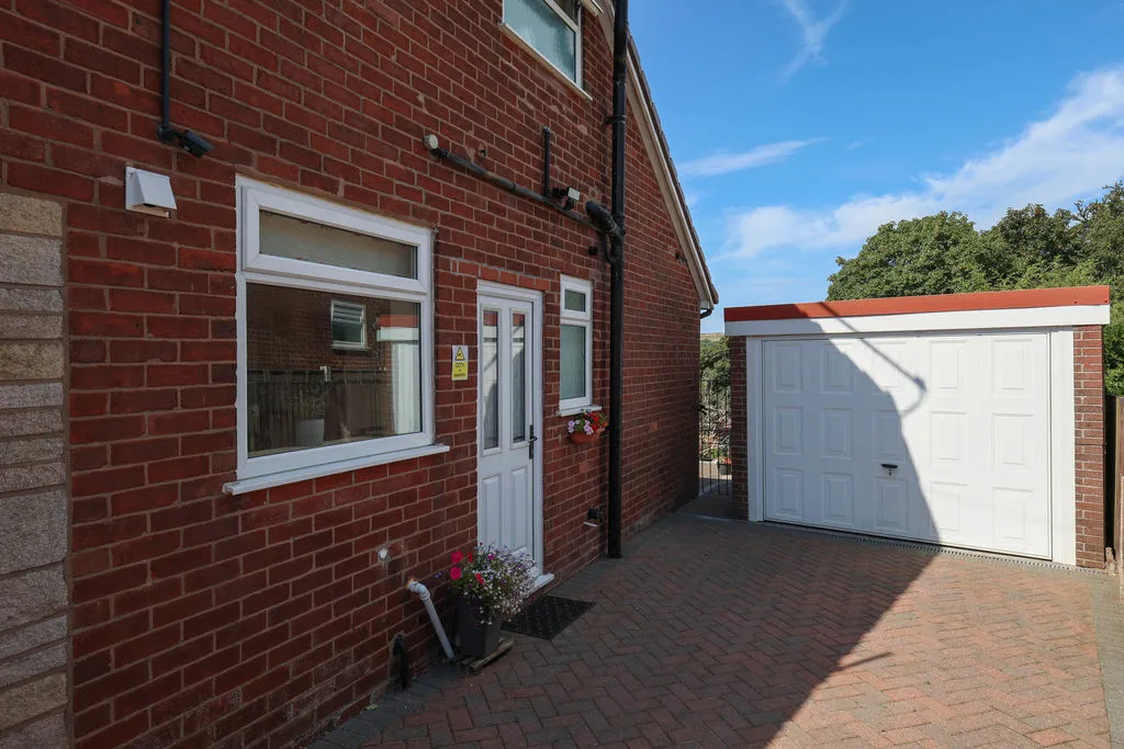 Heights Avenue, Rochdale OL12 6JH, photo 28