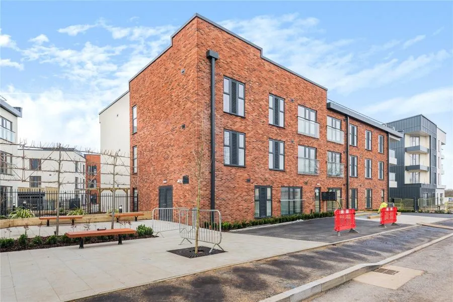 2 bed flat for sale, Westacott Road, Bicester, OX25