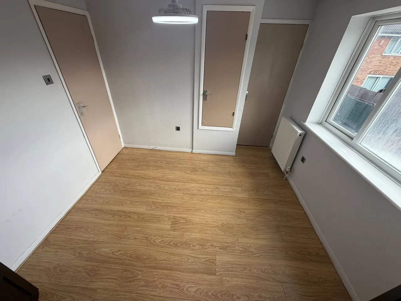 Swan Mead, LU4, photo 6