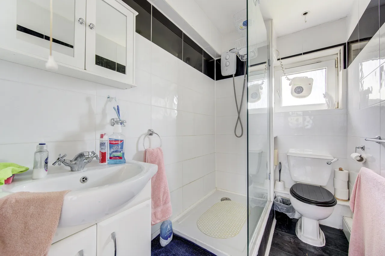 219 Tom Williams House, Clem Attlee Court, London, photo 5