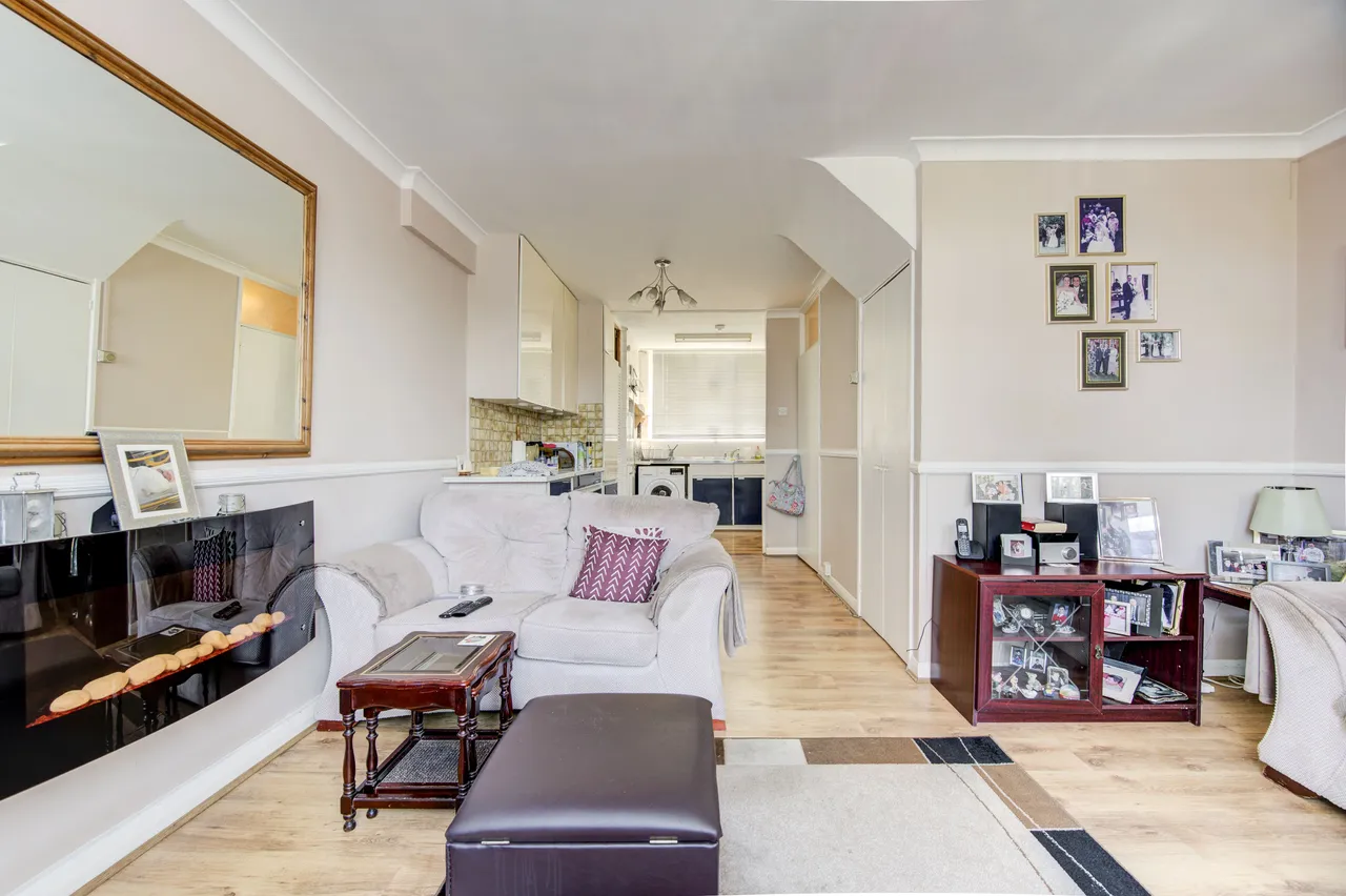 219 Tom Williams House, Clem Attlee Court, London, photo 2