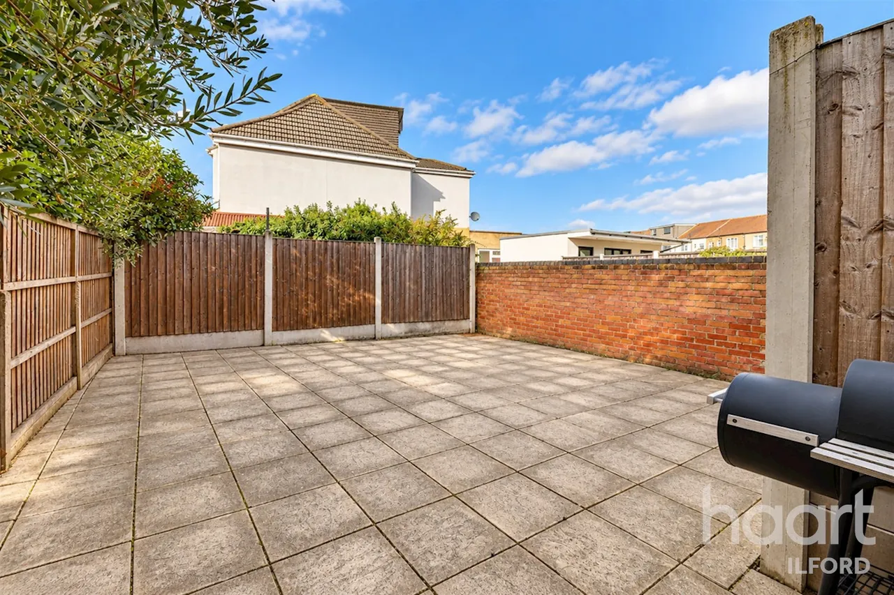 Aldborough Road South, IG3, photo 6