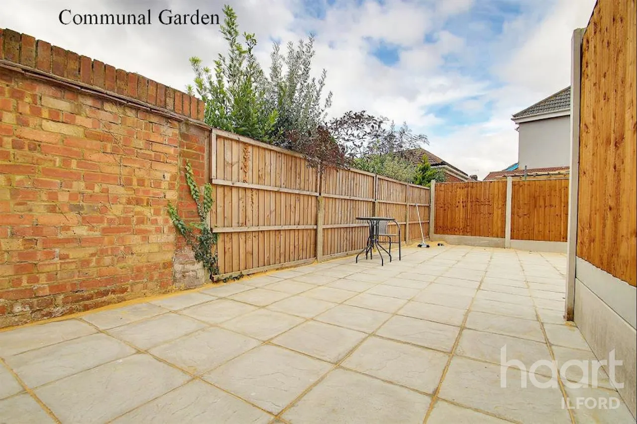 Aldborough Road South, IG3, photo 11