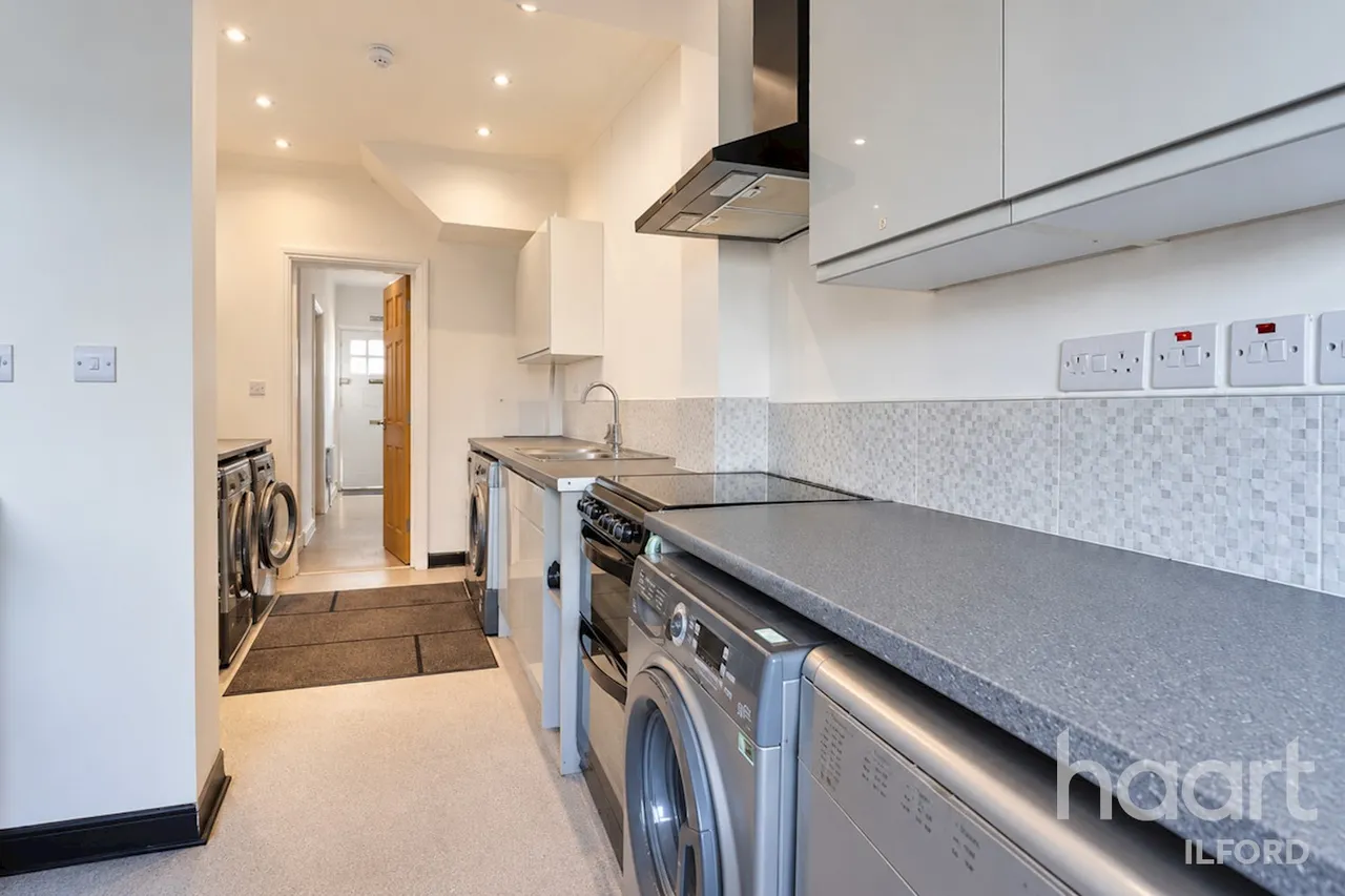 Aldborough Road South, IG3, photo 5