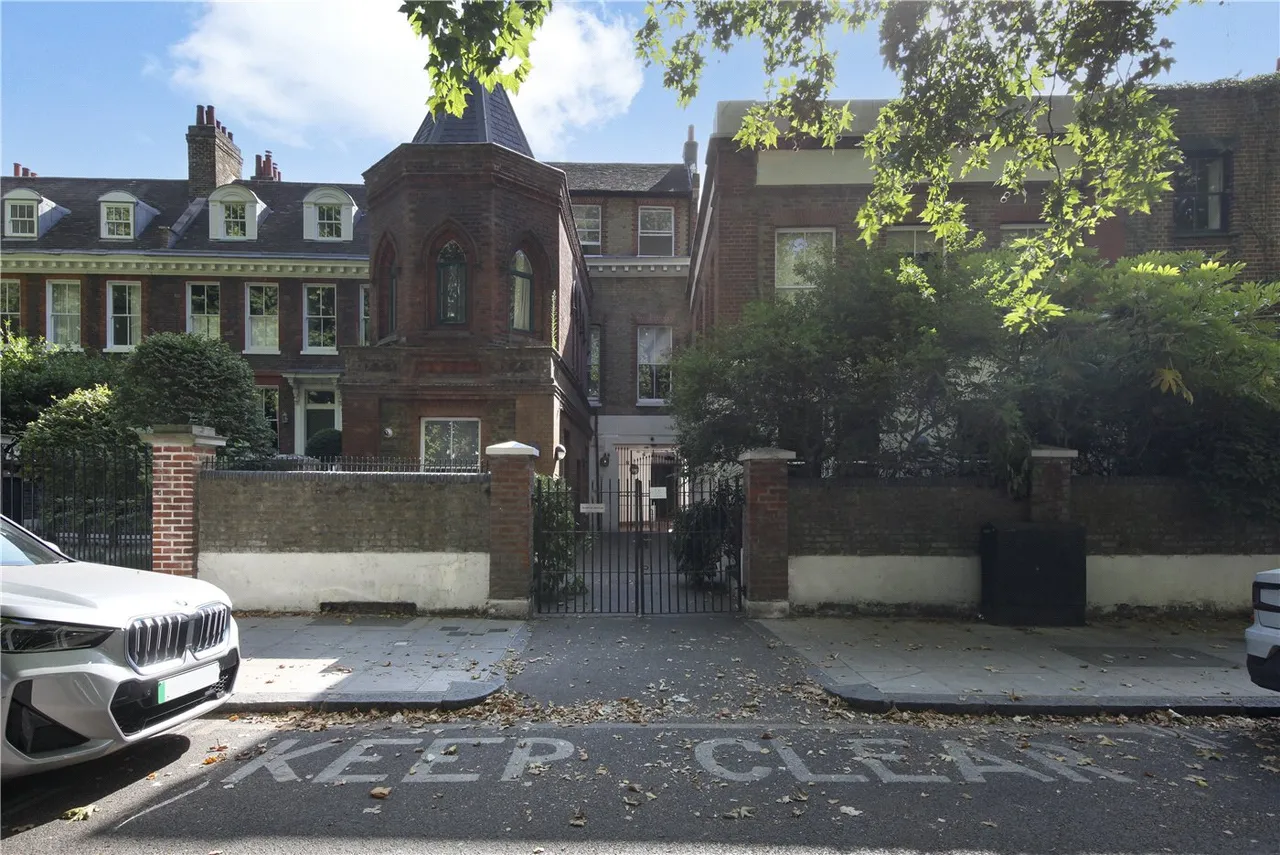 Victoria Park Square, London, E2, photo 6