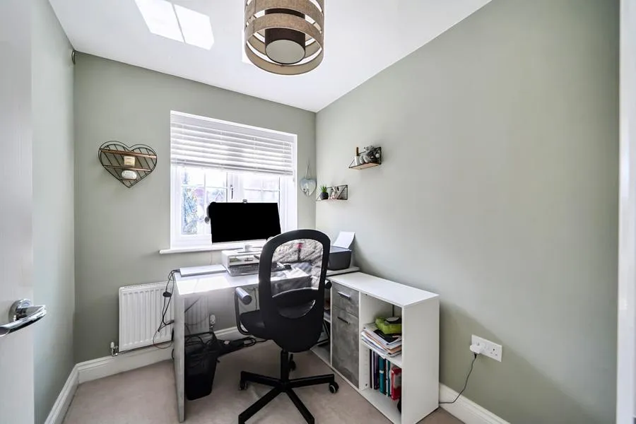 Trinity Circle, High Wycombe, HP11, photo 14