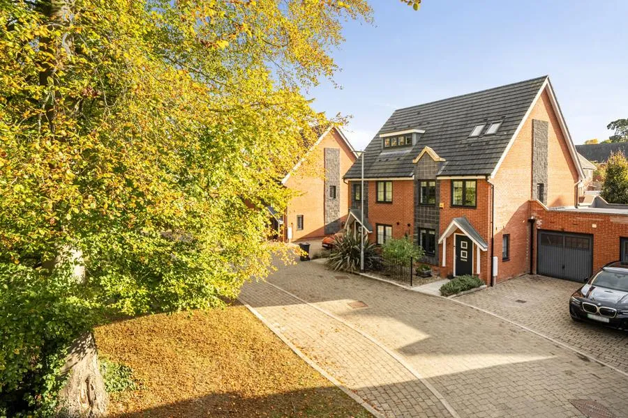 4 bed house for sale, Trinity Circle, High Wycombe, HP11