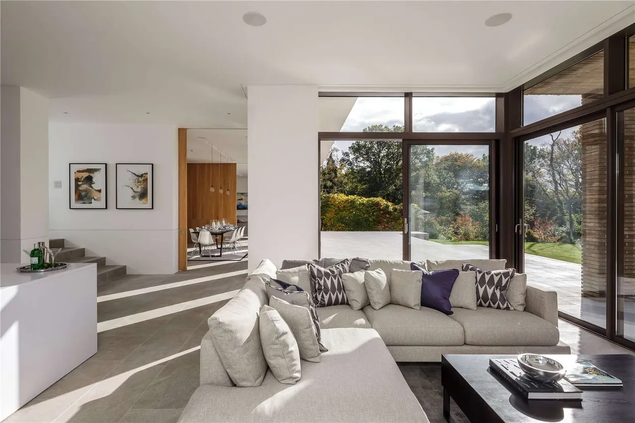 Carrwood, Hale Barns, Altrincham, Greater Manchester, WA15 0EP, photo 2