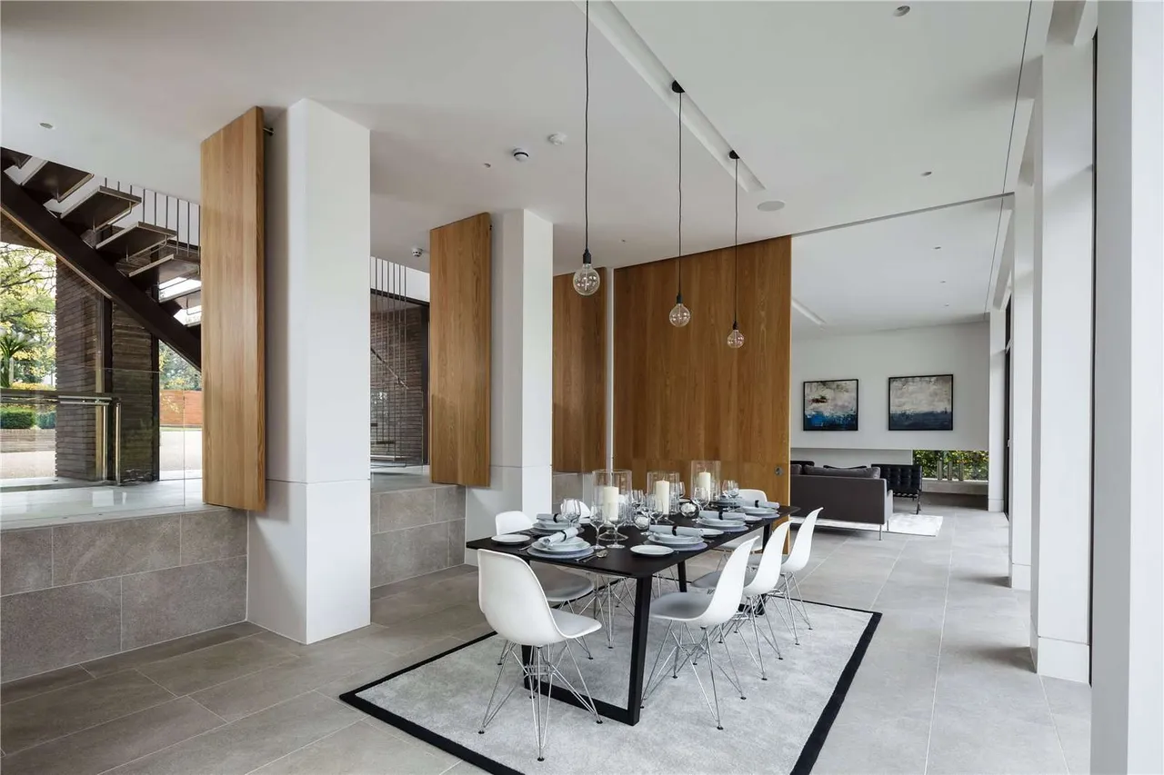 Carrwood, Hale Barns, Altrincham, Greater Manchester, WA15 0EP, photo 9