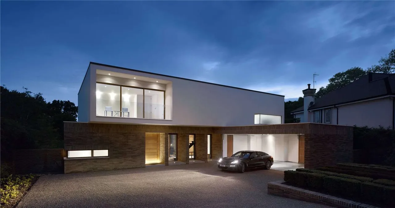 Carrwood, Hale Barns, Altrincham, Greater Manchester, WA15 0EP, photo 12