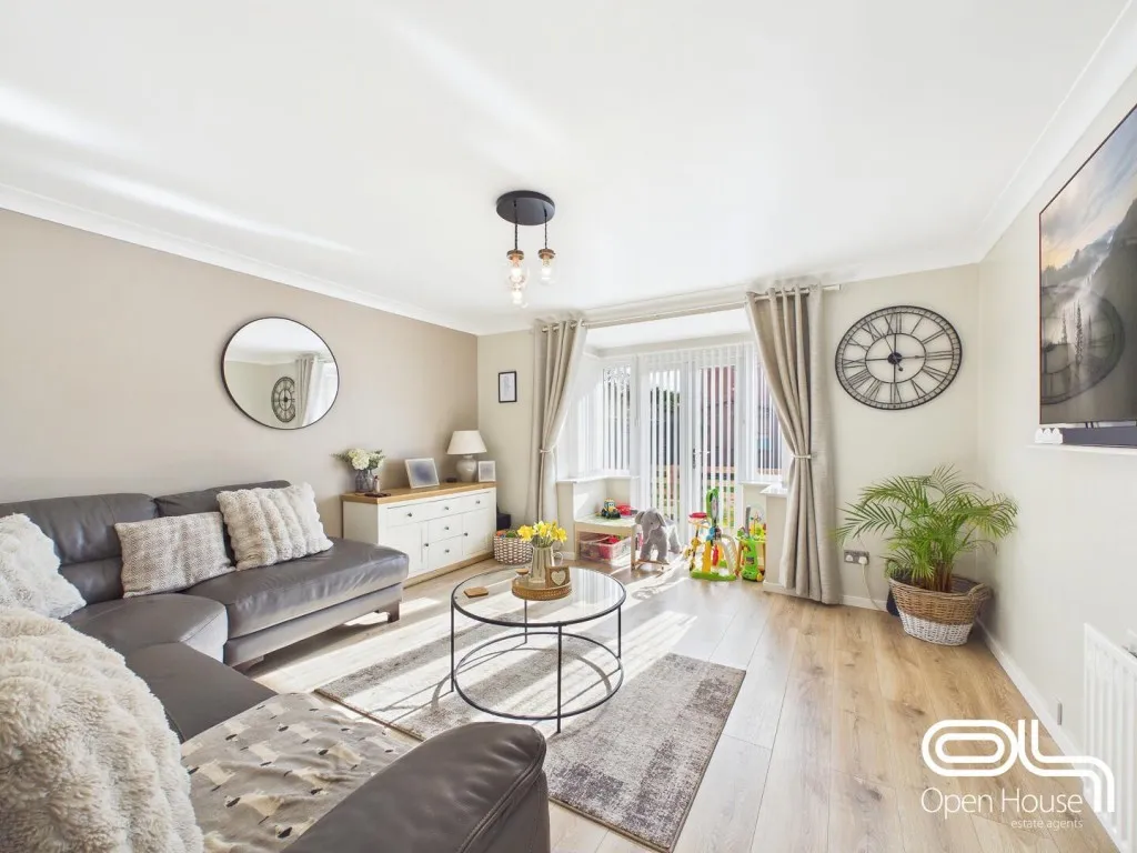 Searle Avenue, Stafford, ST16, photo 2
