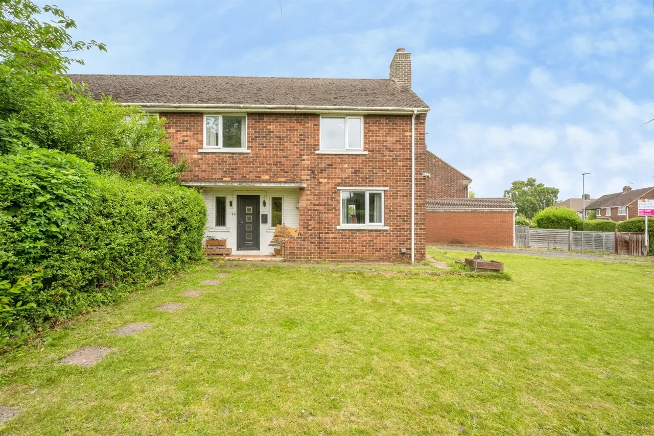 3 bed house for sale — Laburnum Grove, Scunthorpe