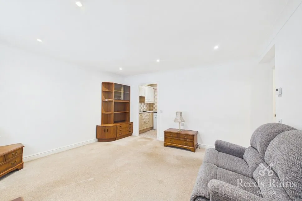 St. Albans Court, Wickersley, S66, photo 4