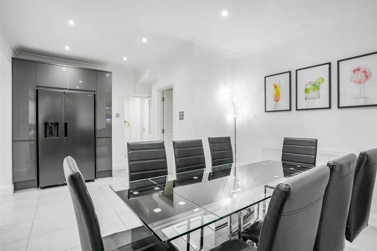 Woodstock Avenue, Sutton, SM3 9EG, photo 11