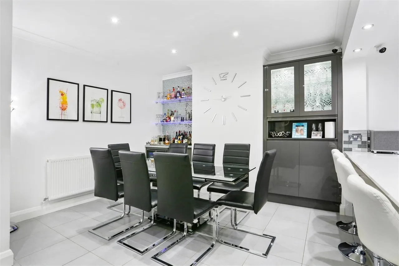 Woodstock Avenue, Sutton, SM3 9EG, photo 12