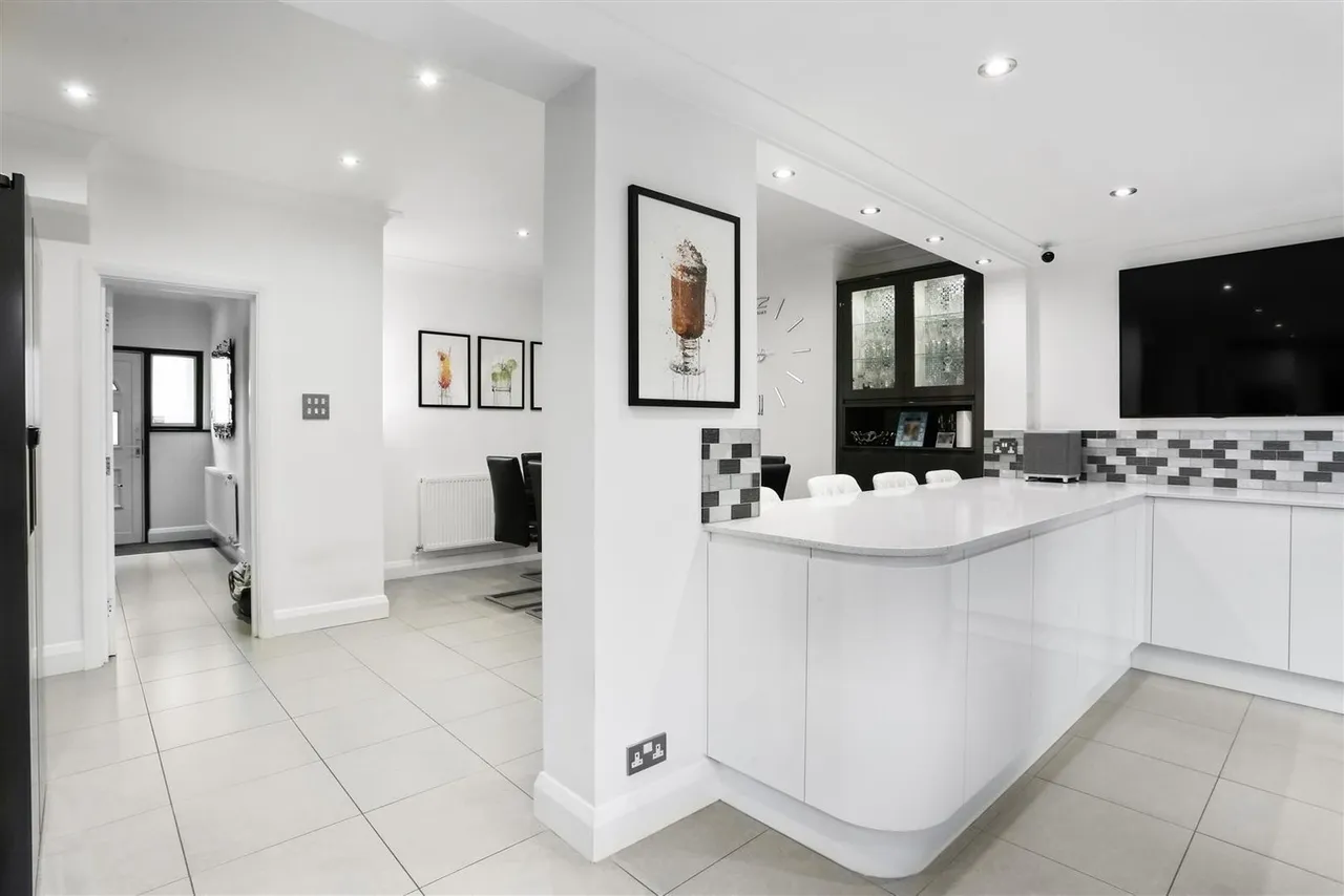 Woodstock Avenue, Sutton, SM3 9EG, photo 9