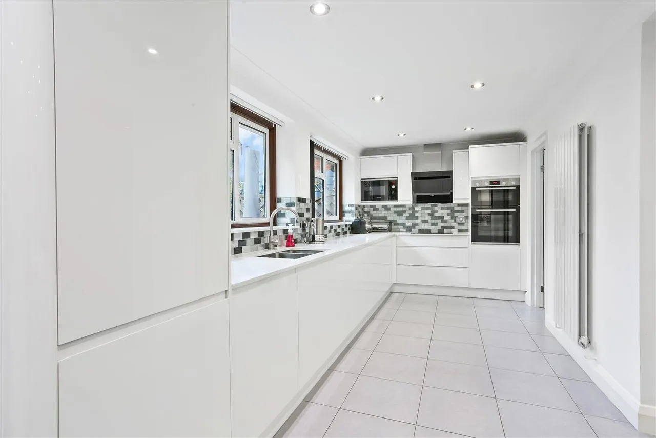 Woodstock Avenue, Sutton, SM3 9EG, photo 4