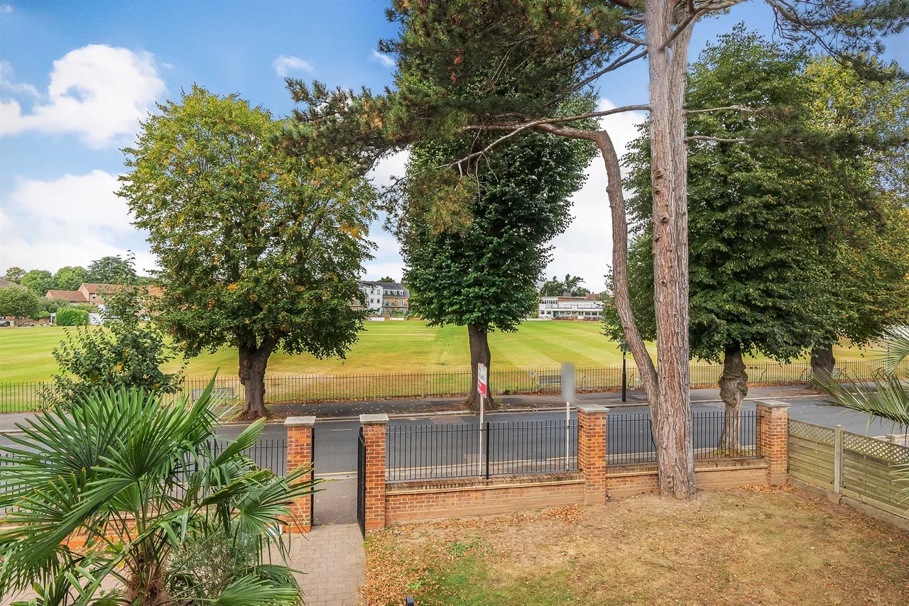 2 bed flat for sale — Wellington Road, Enfield