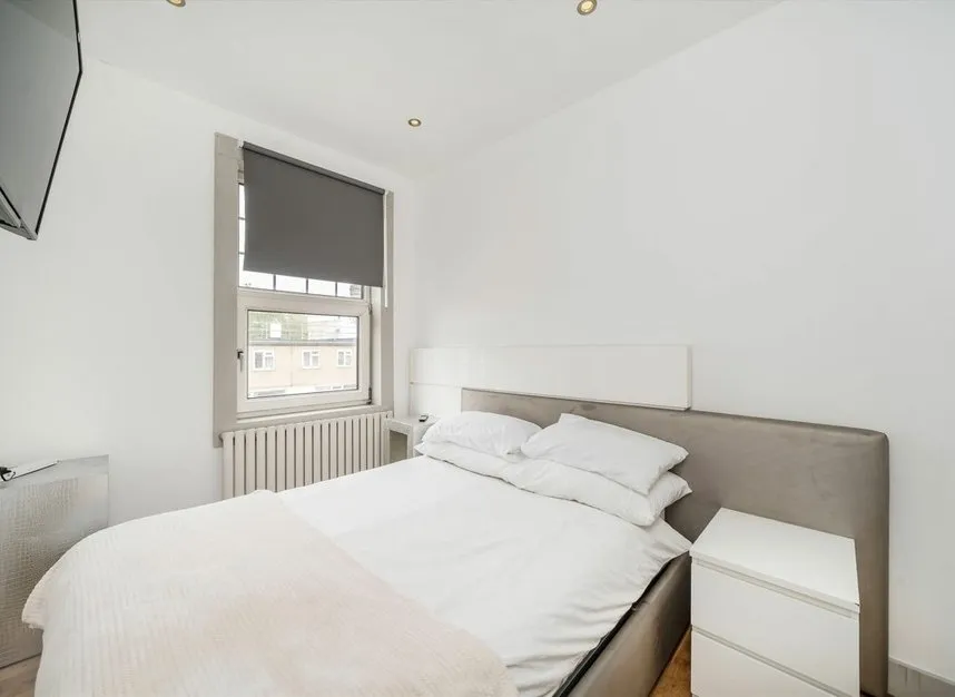 Wandsworth Road, Clapham, SW8, photo 2