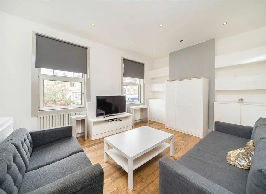 3 bed flat for sale — Wandsworth Road, Clapham, SW8