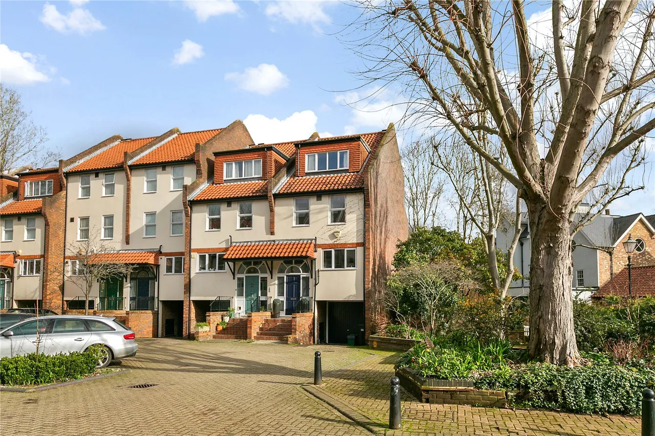 4 bed house for sale, Millside Place, Old Isleworth, TW7