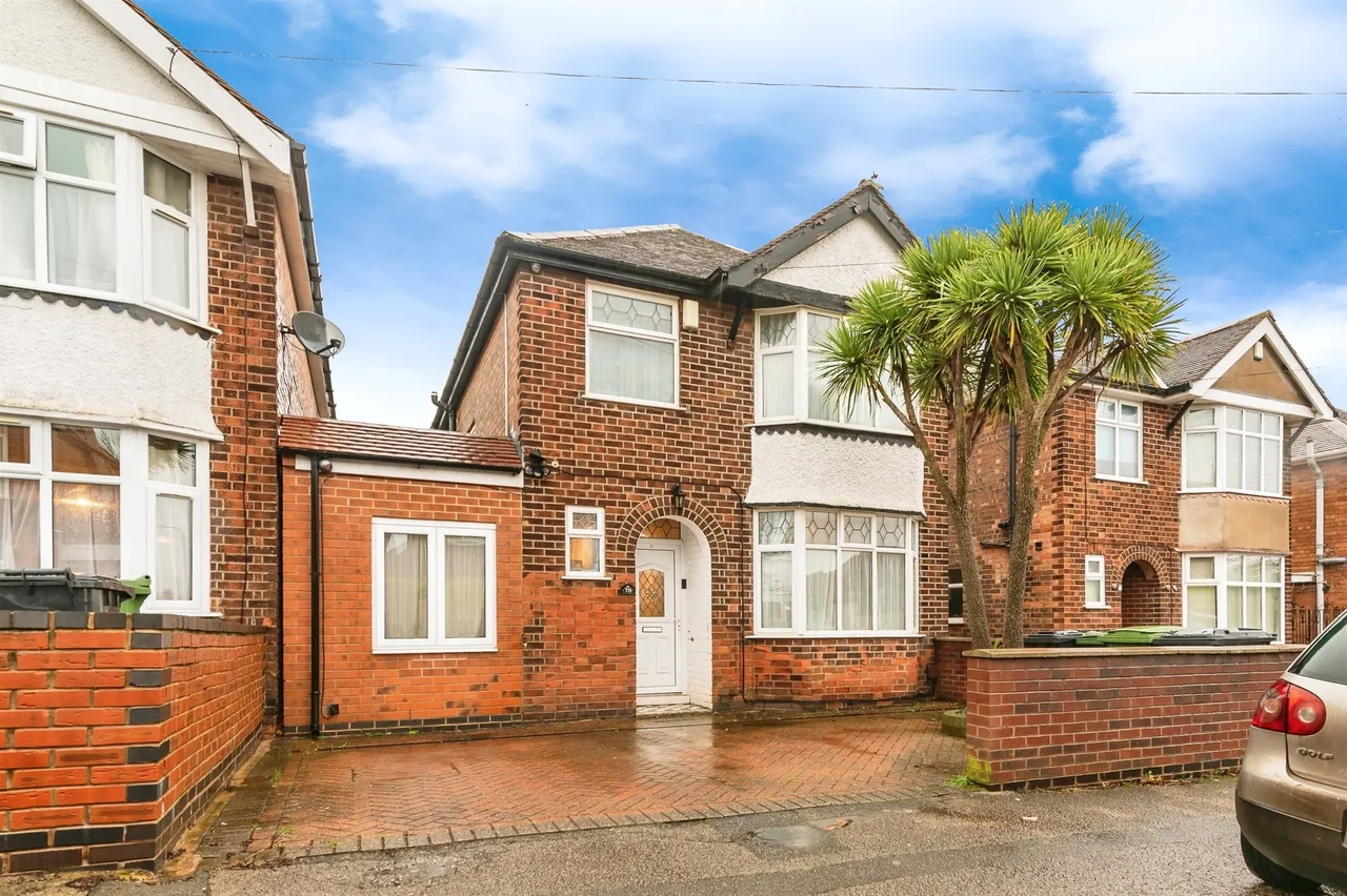 4 bed house for sale — Cliff Road, Carlton, Nottingham