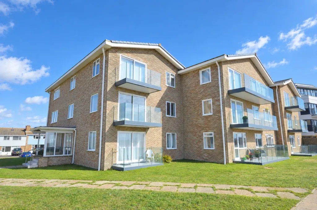 3 bed flat to rent, Maryland Gardens, Milford On Sea, SO41