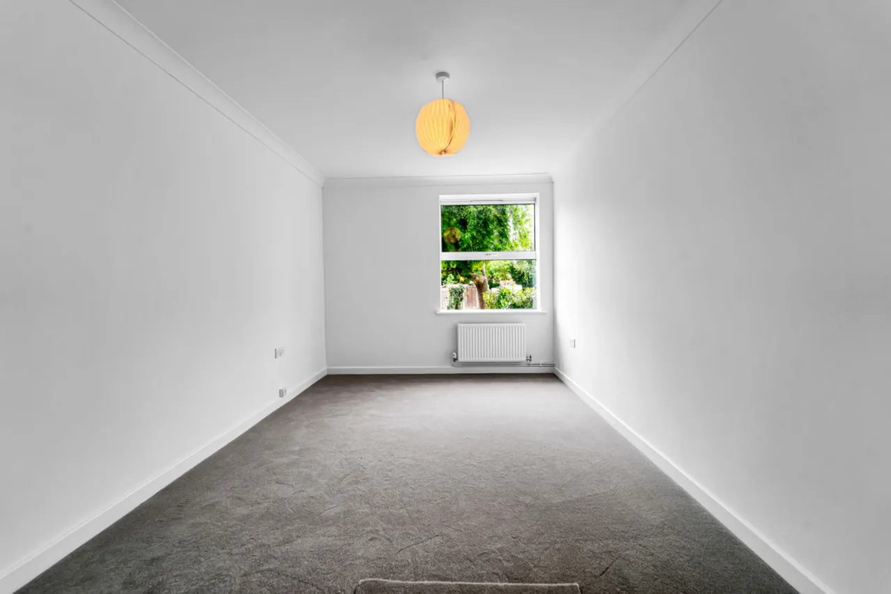 Douglas Road, Stanwell, photo 6