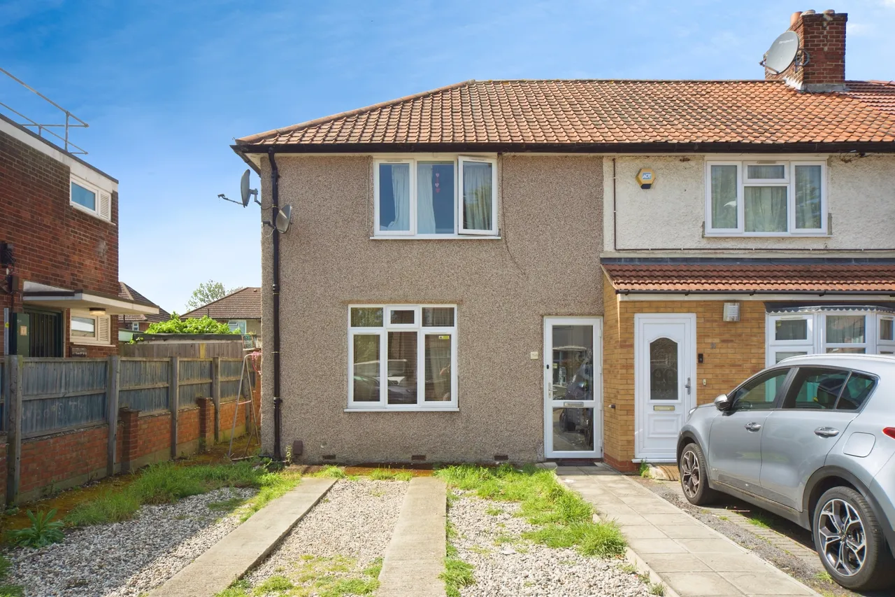 2 bed house for sale — Bentry Close, Dagenham