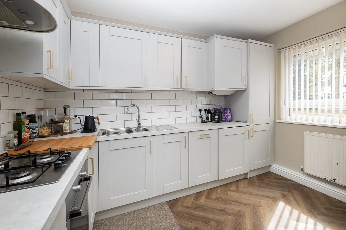 2 bed flat to rent — Strathdon Drive London SW17