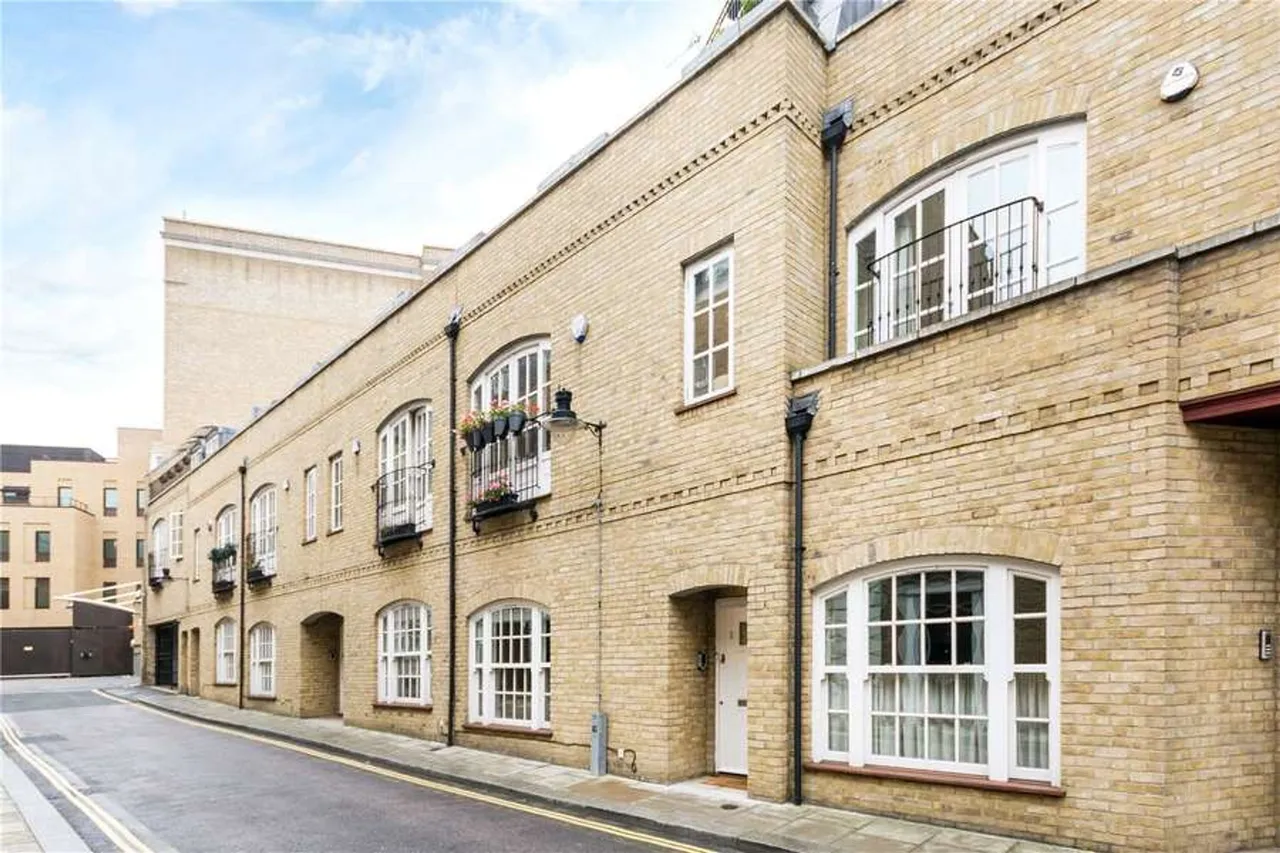 3 bed house for sale, Shillibeer Place, Marylebone, W1H