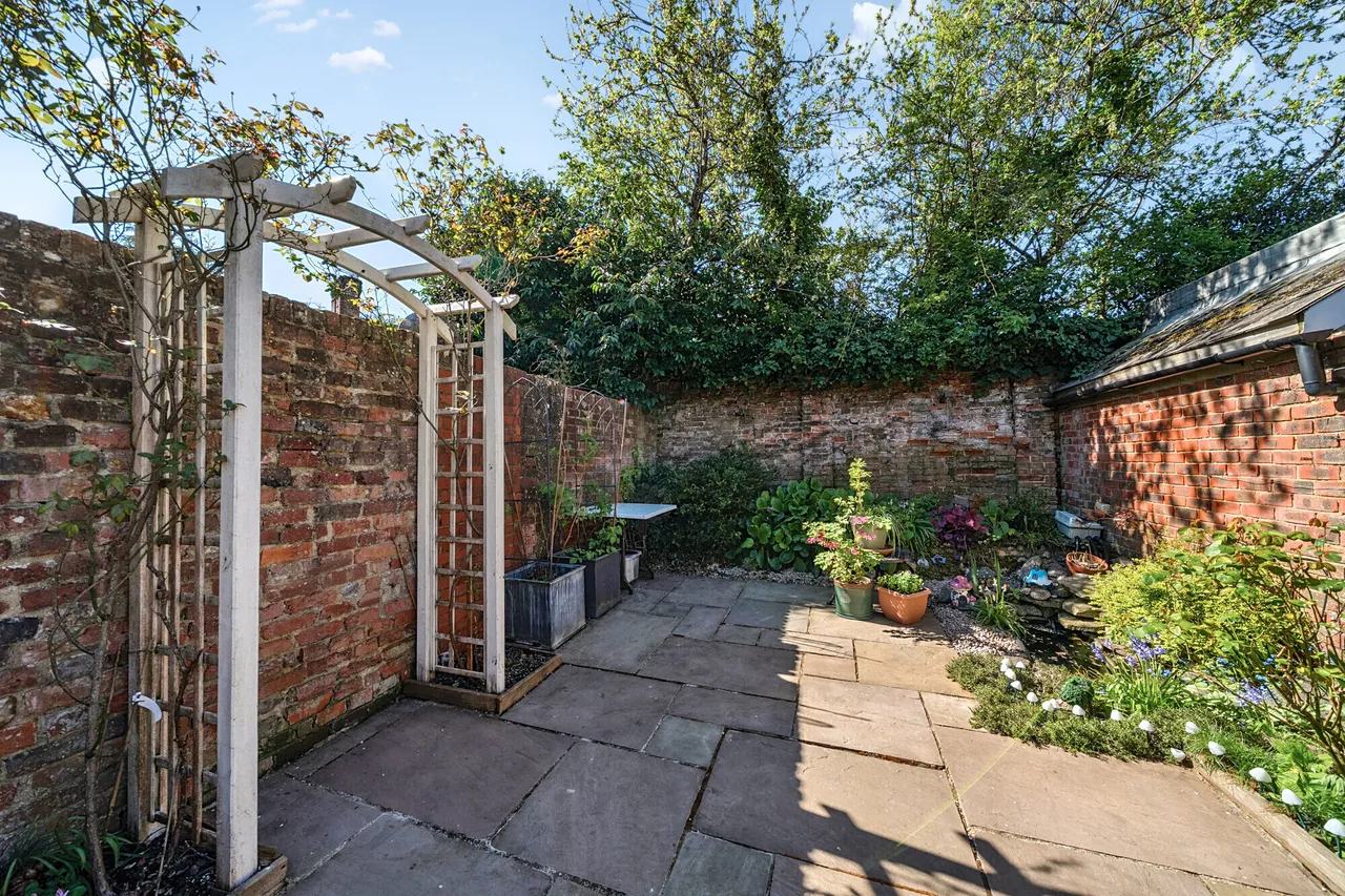 Upper Hale Road, Farnham, GU9, photo 14