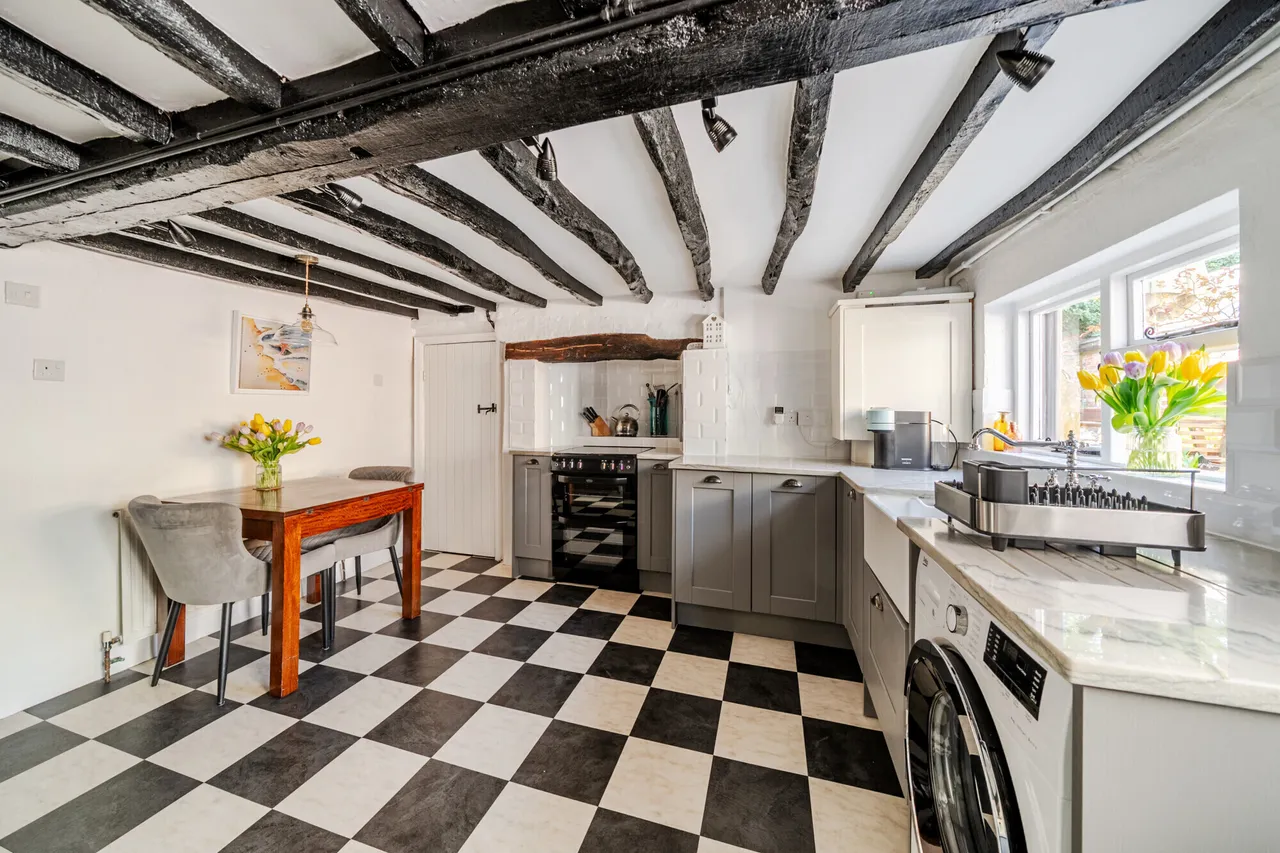 Upper Hale Road, Farnham, GU9, photo 4