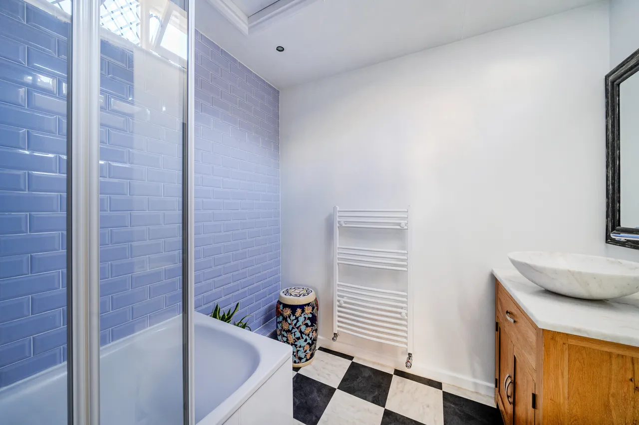 Upper Hale Road, Farnham, GU9, photo 10