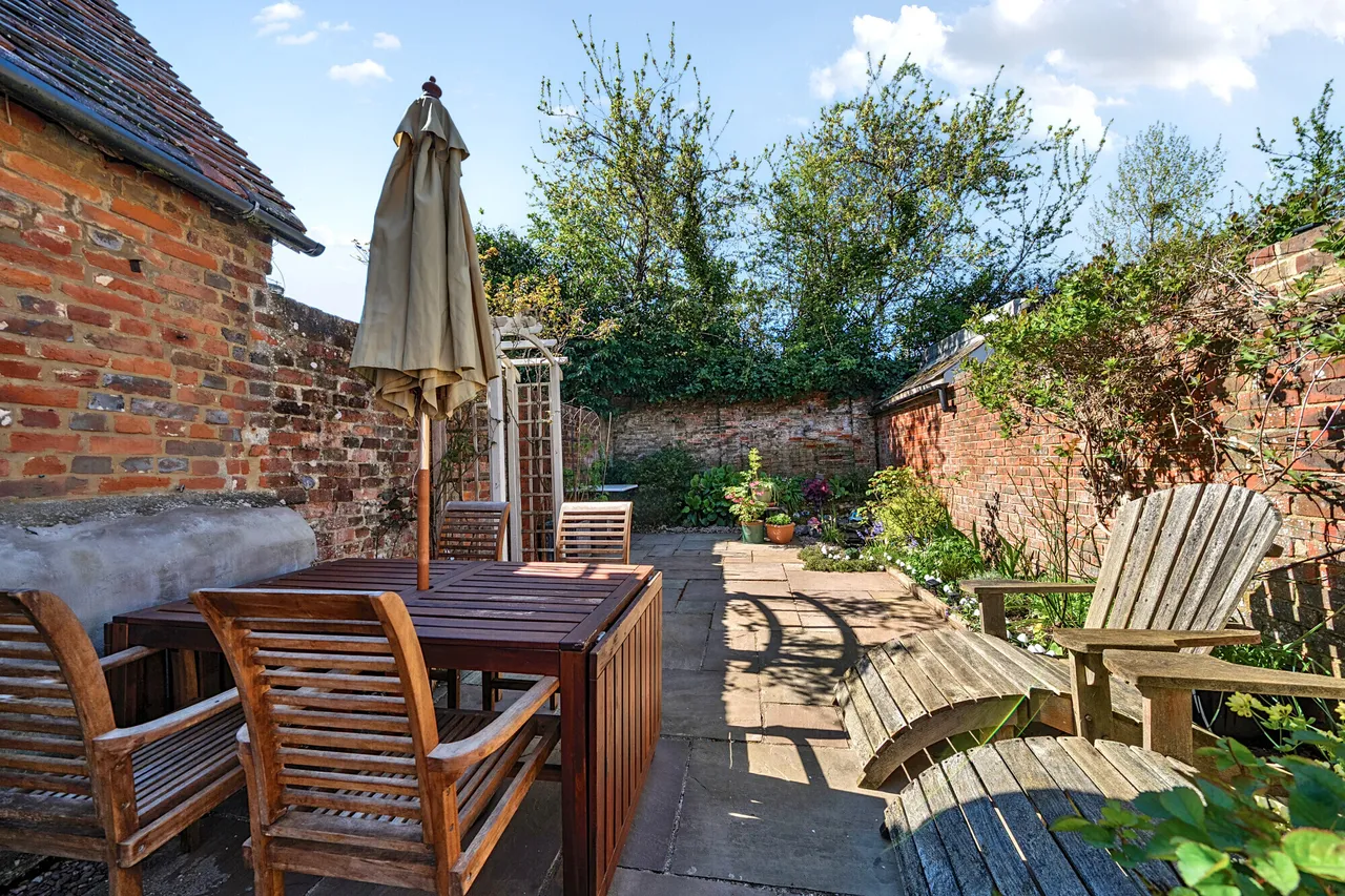 Upper Hale Road, Farnham, GU9, photo 8