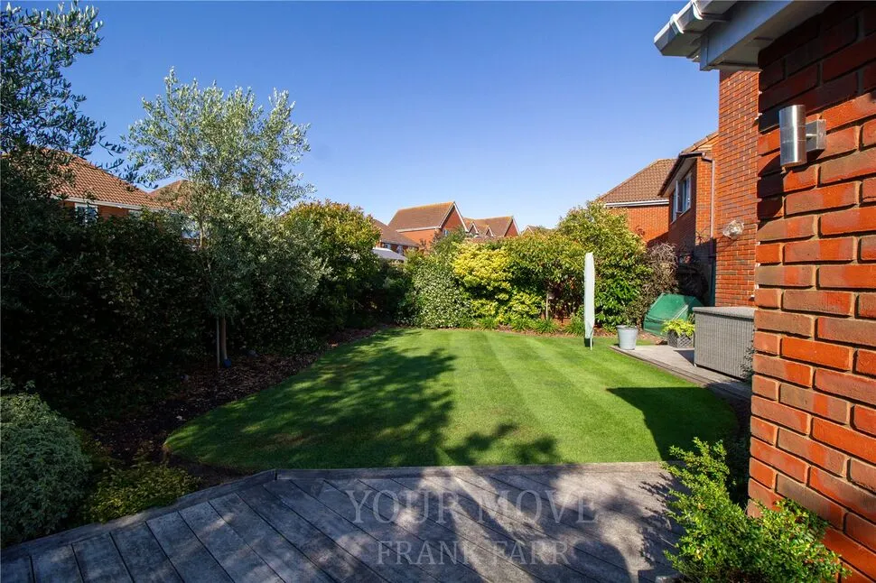Kempe Close, Slough, Berkshire, SL3, photo 8