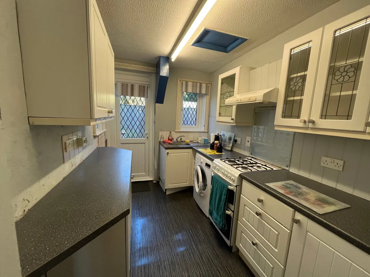 Bonehurst Road, Horley, Surrey, RH6 8QQ, photo 4